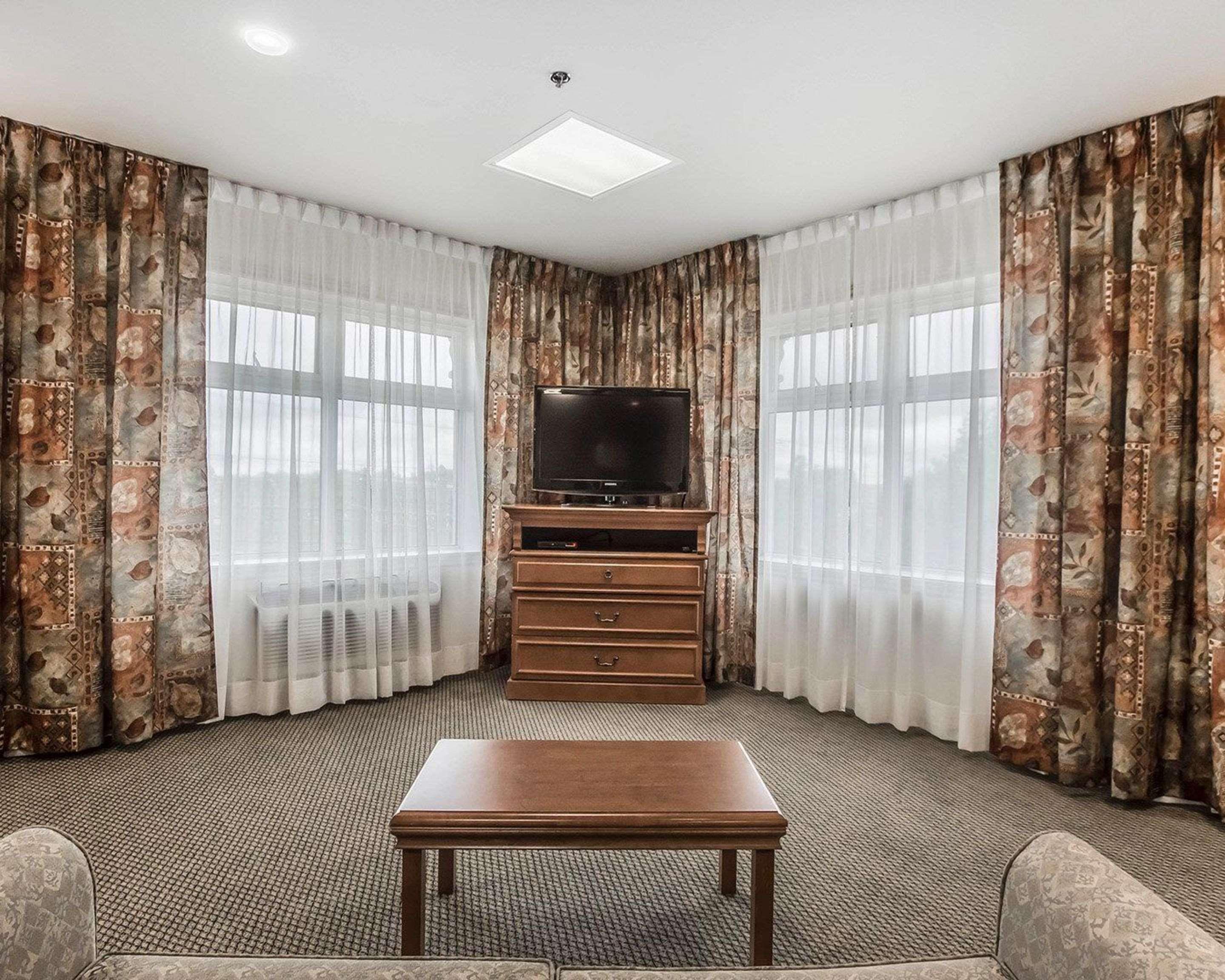 דראמונדוויל Quality Suites מראה חיצוני תמונה