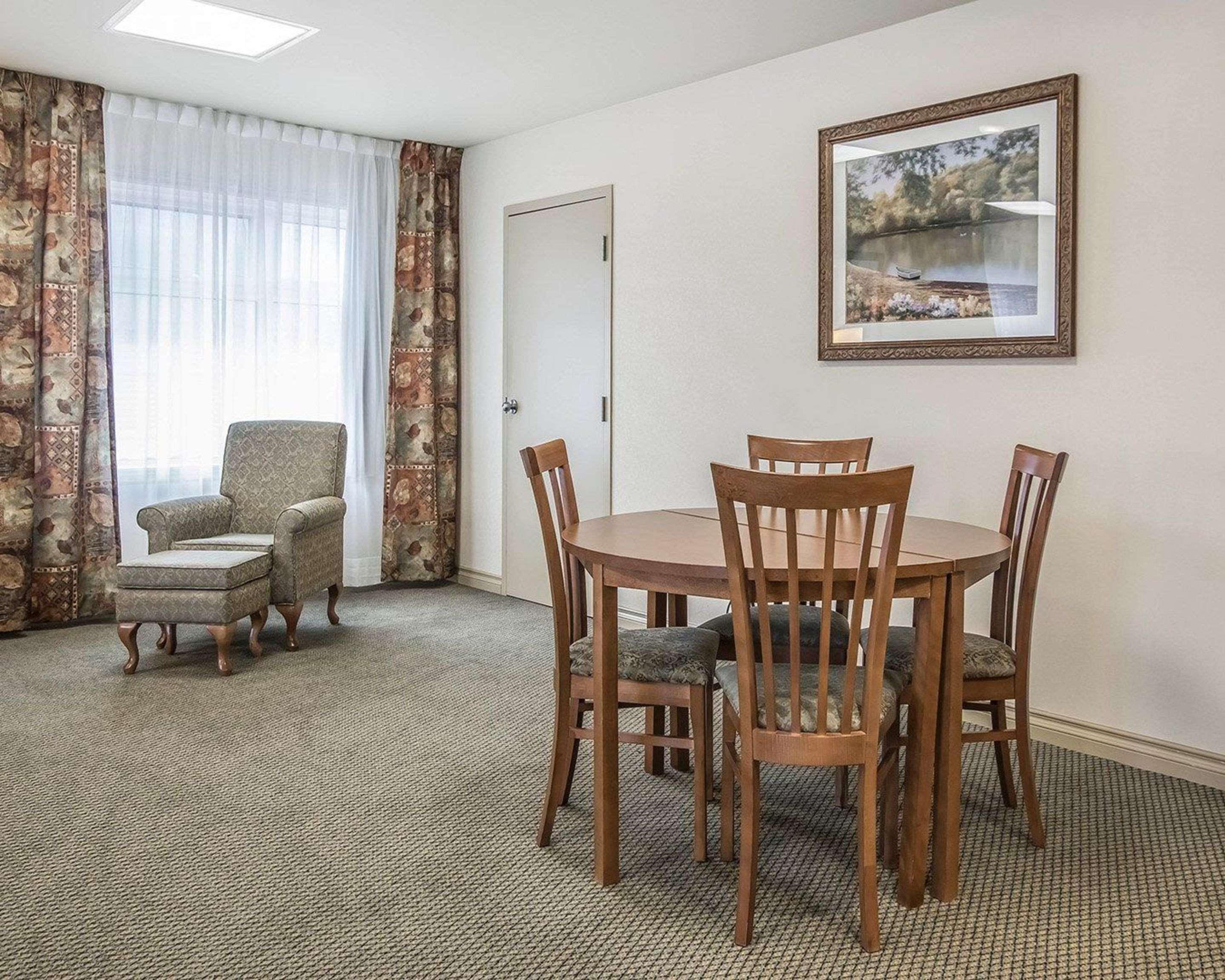 דראמונדוויל Quality Suites מראה חיצוני תמונה
