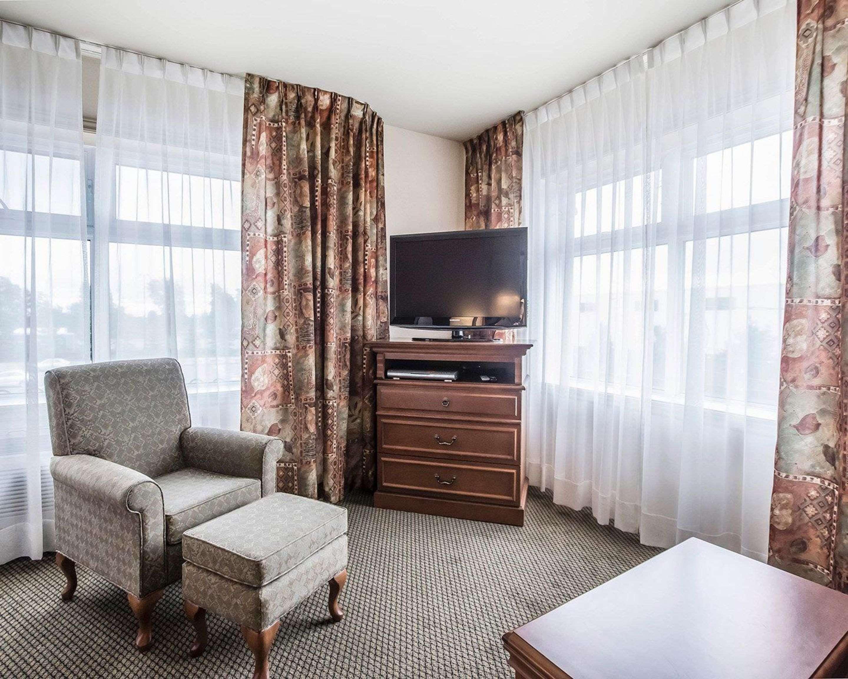דראמונדוויל Quality Suites מראה חיצוני תמונה