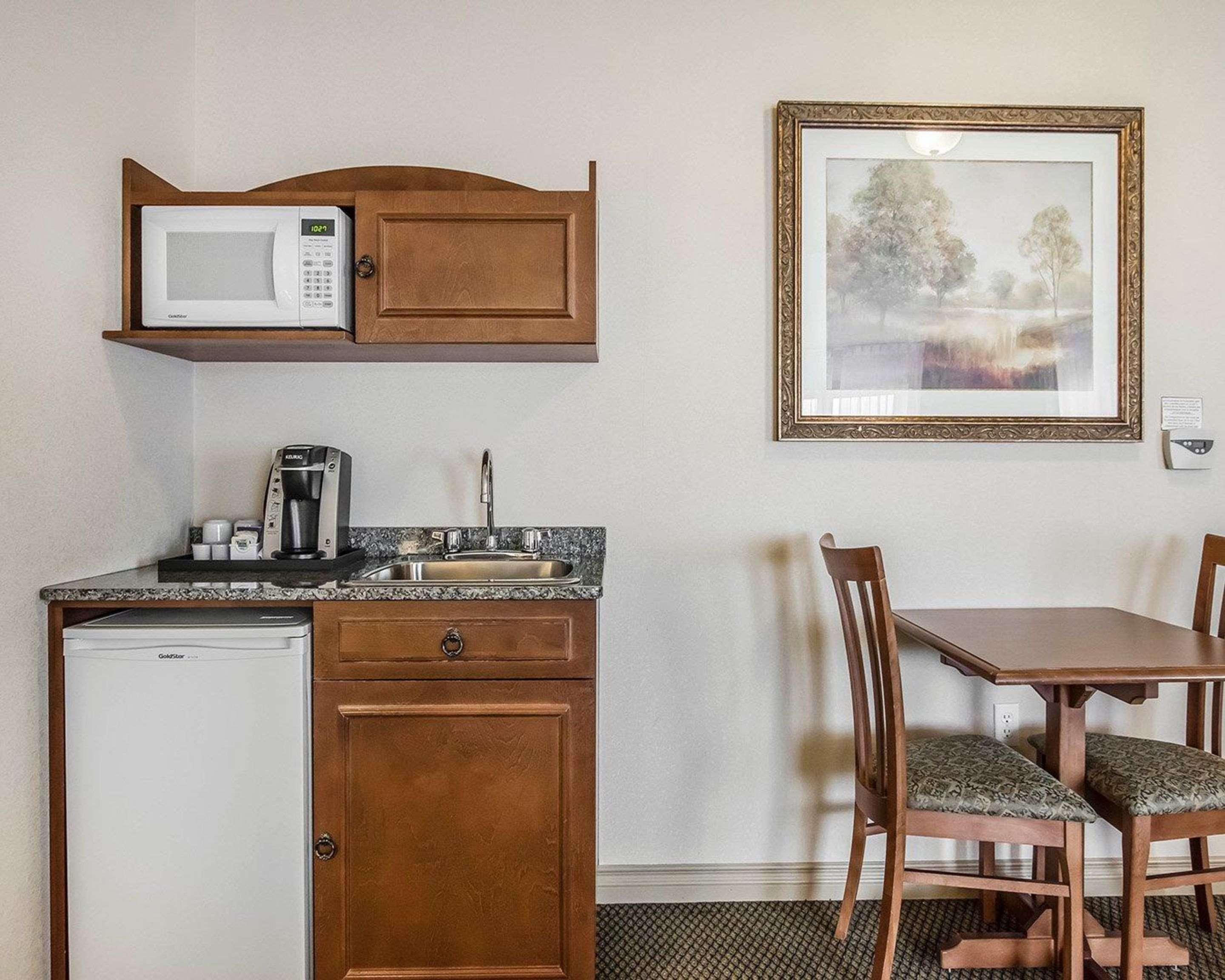 דראמונדוויל Quality Suites מראה חיצוני תמונה