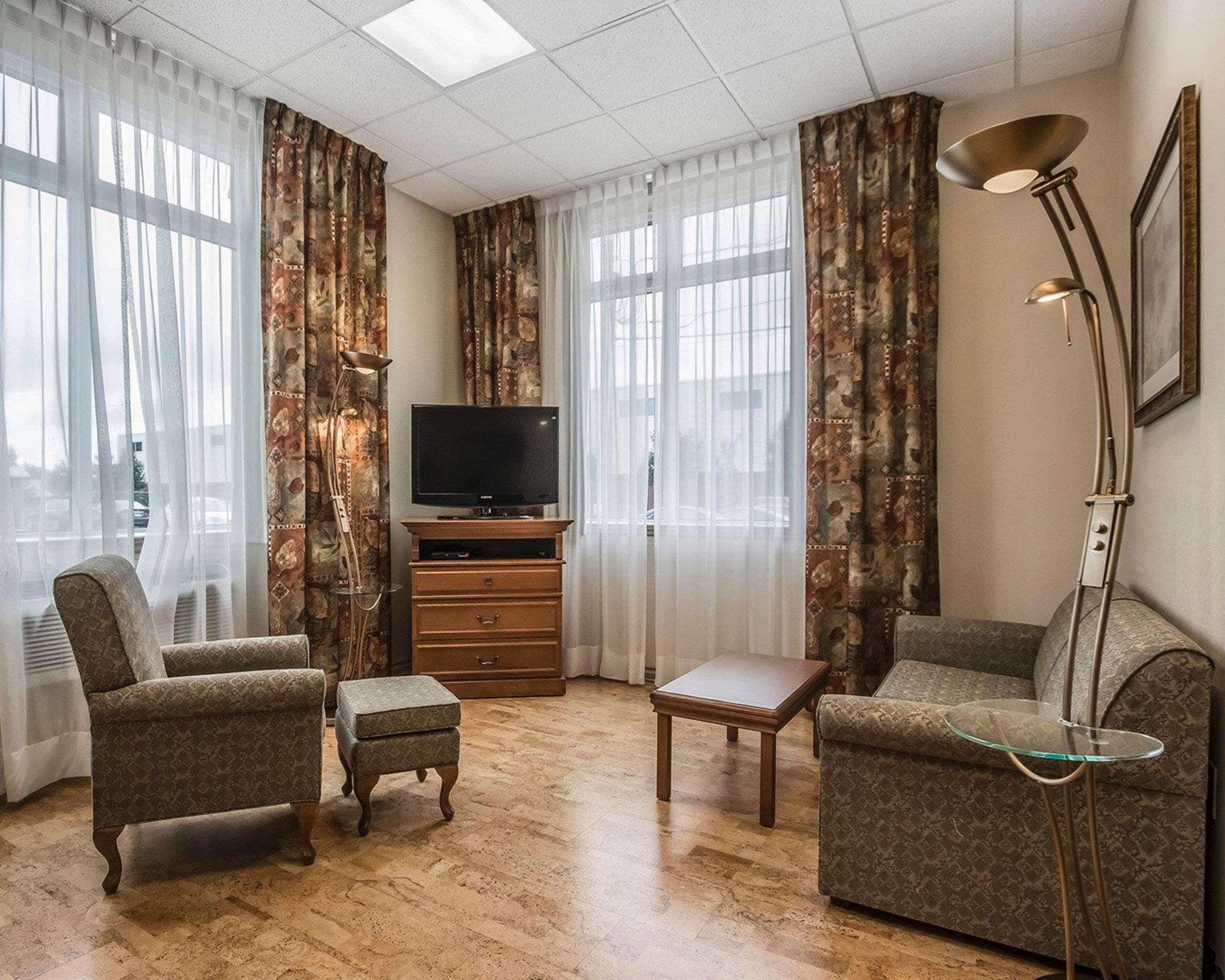 דראמונדוויל Quality Suites מראה חיצוני תמונה